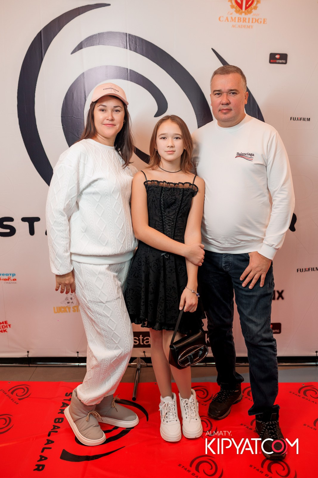 ПРЕЗЕНТАЦИЯ 8 ГРУППЫ КИНОПРОЕКТА «STARBALALAR». КИПЯТКОМ АЛМАТЫ!