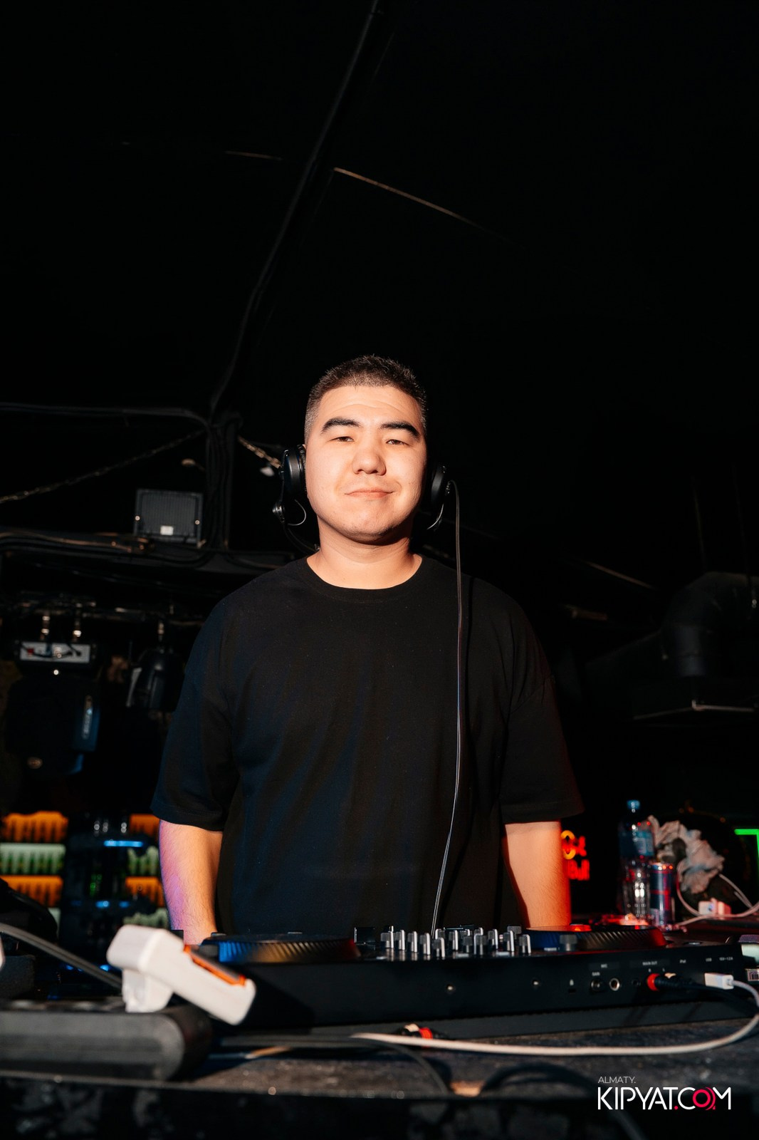 UYAT EMES BAR. КИПЯТКОМ АЛМАТЫ!