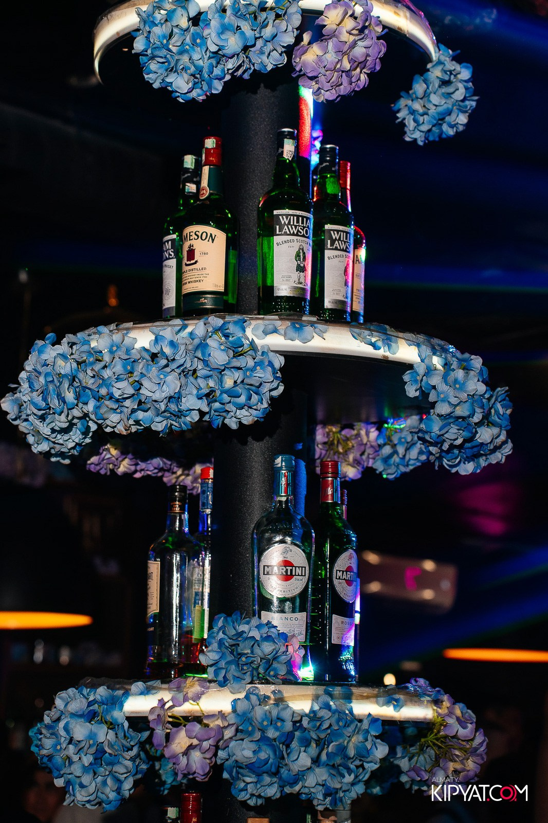 UYAT EMES BAR. КИПЯТКОМ АЛМАТЫ!