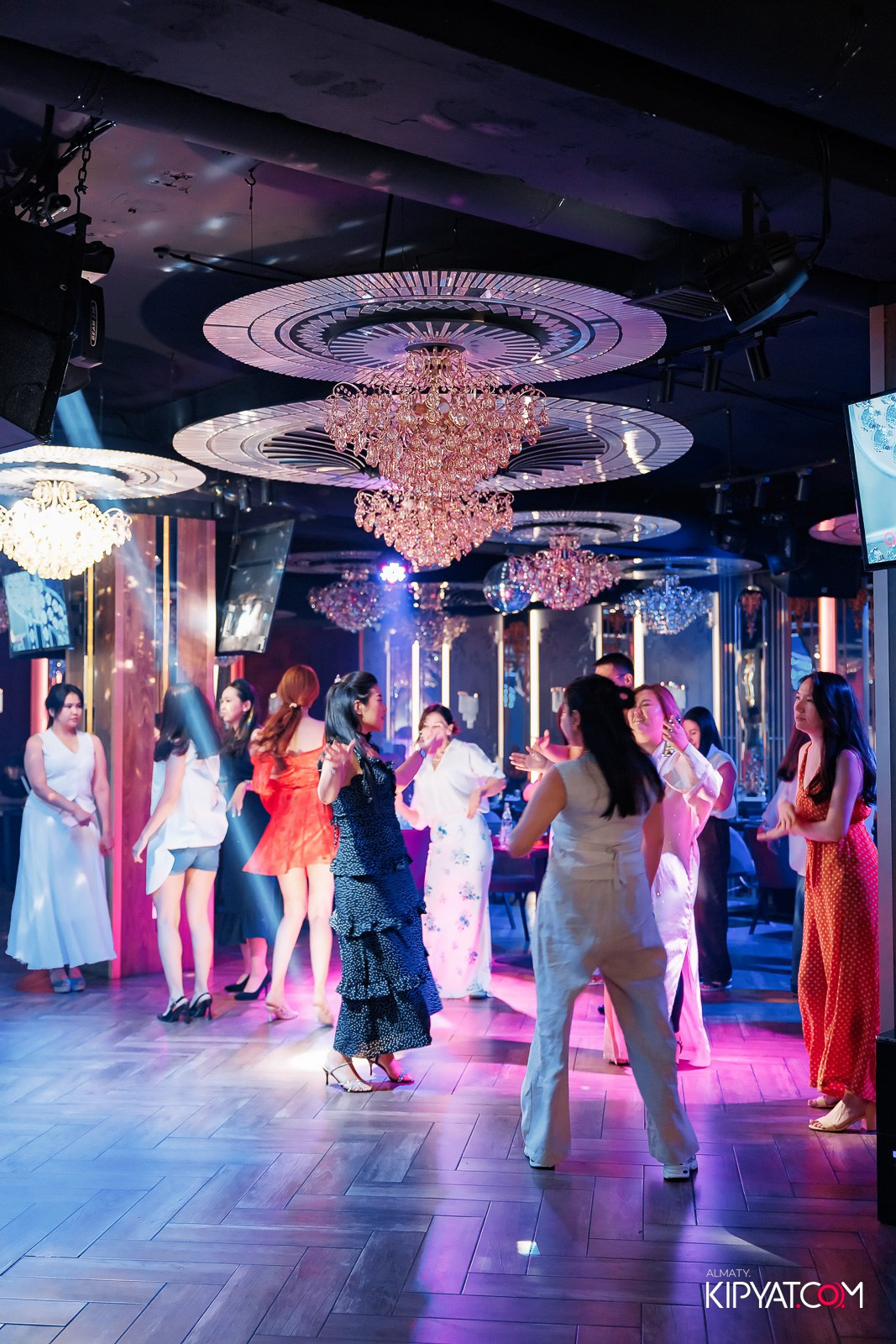 ЗАЯ, НА БИС. КИПЯТКОМ АЛМАТЫ!