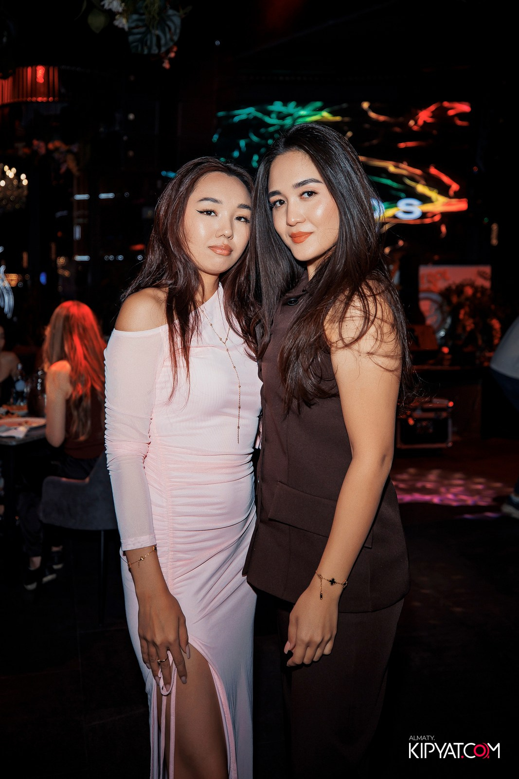 FRIENDS BAR & TERRACE. КИПЯТКОМ АЛМАТЫ!