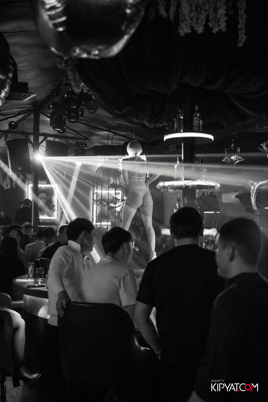 UYAT EMES BAR. КИПЯТКОМ АЛМАТЫ!