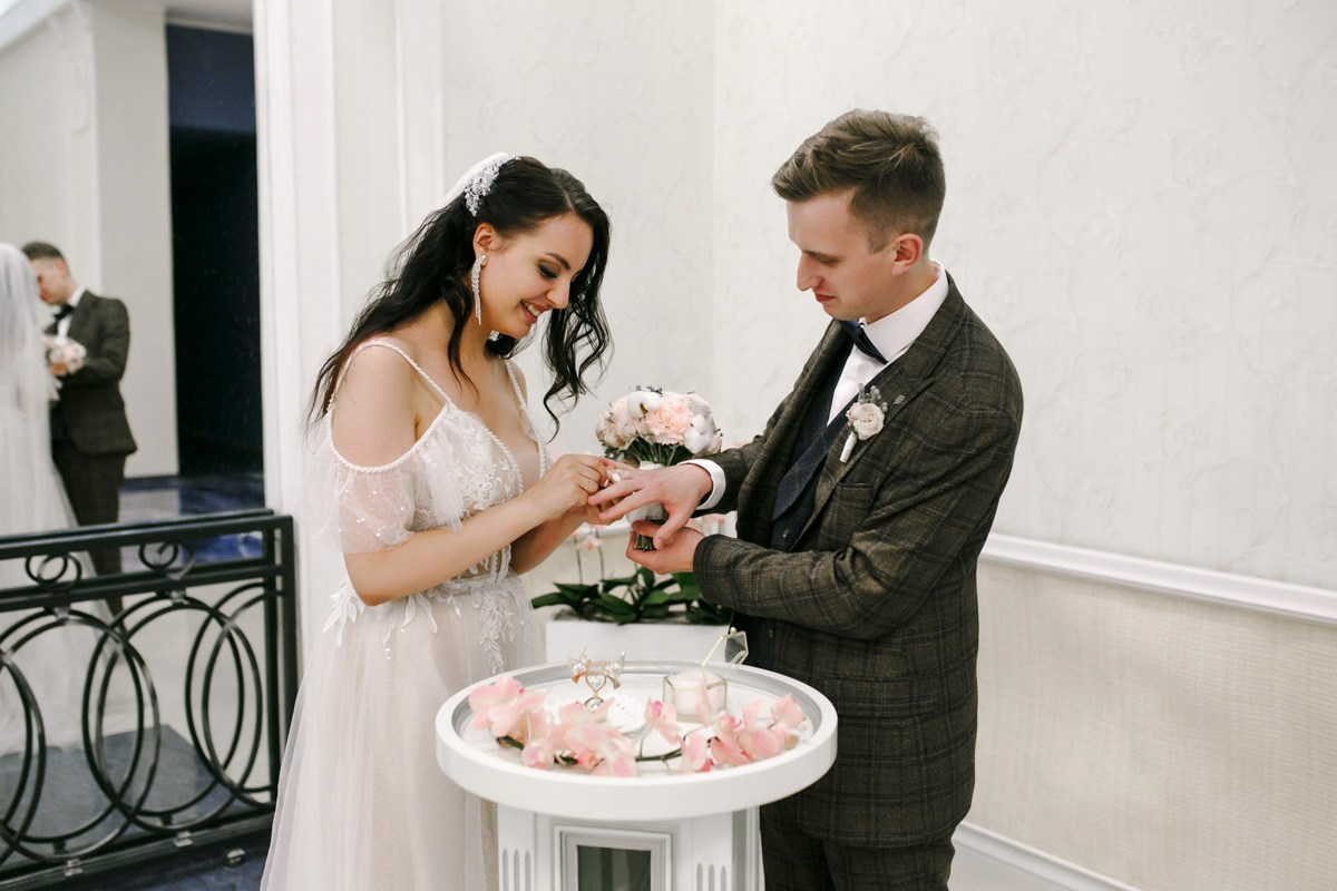 Свадебная фотосессия на Невском. Свадебный фотограф СПБ