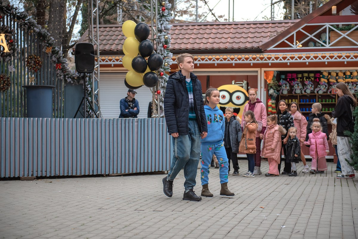 Парк Ривьера дефиле HAPPYkids. Семейный и коммерческий фотограф в Сочи Александр Бодунов