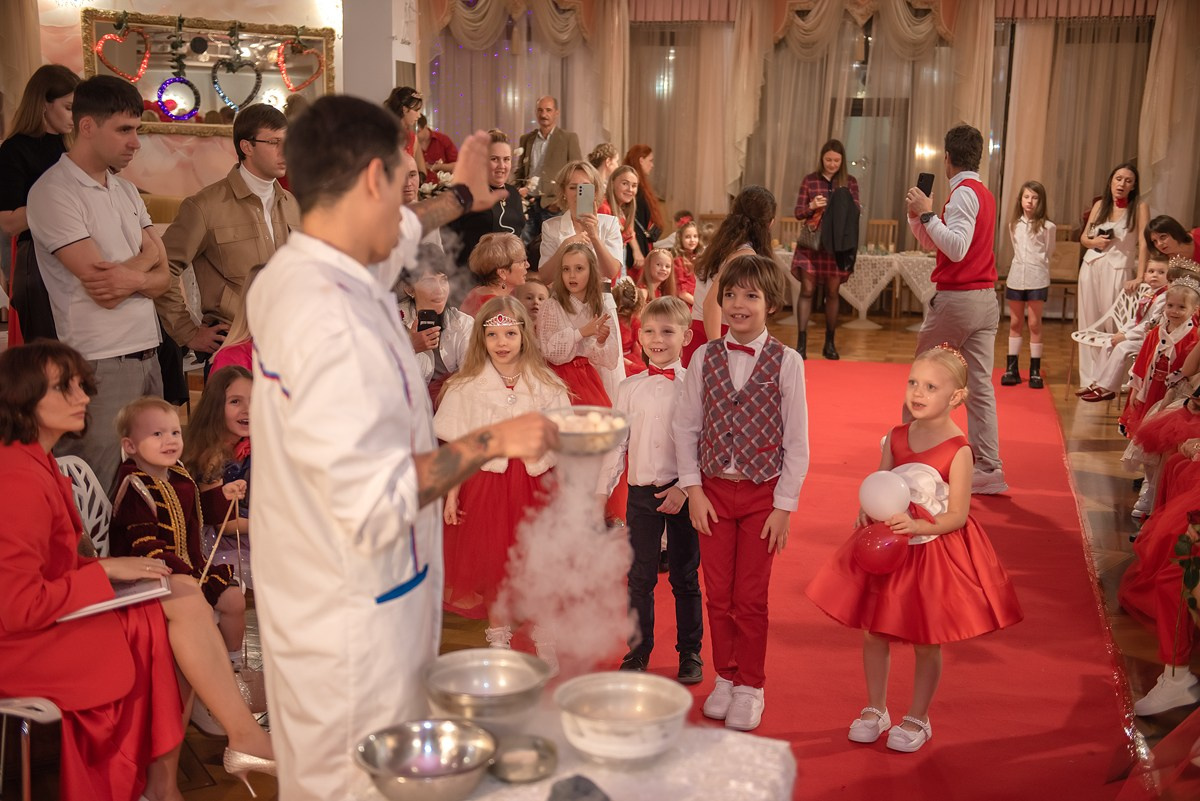 Выпускной в детской школе моделей HAPPYkids 2024. Семейный и коммерческий фотограф в Сочи Александр Бодунов