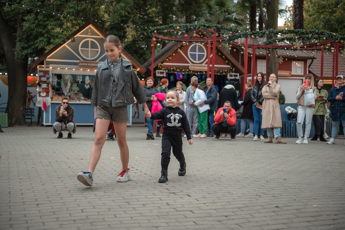 Парк Ривьера дефиле HAPPYkids. Семейный и коммерческий фотограф в Сочи Александр Бодунов