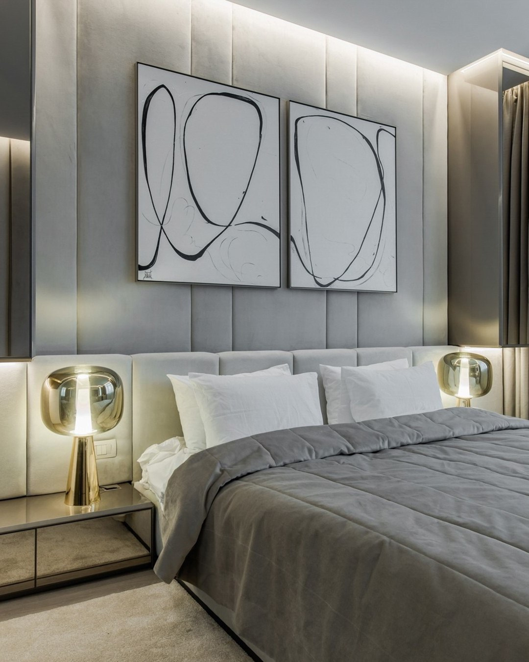 Современная спальня с подсветкой, мягким изголовьем и зеркальными панелями от Валерии Котович