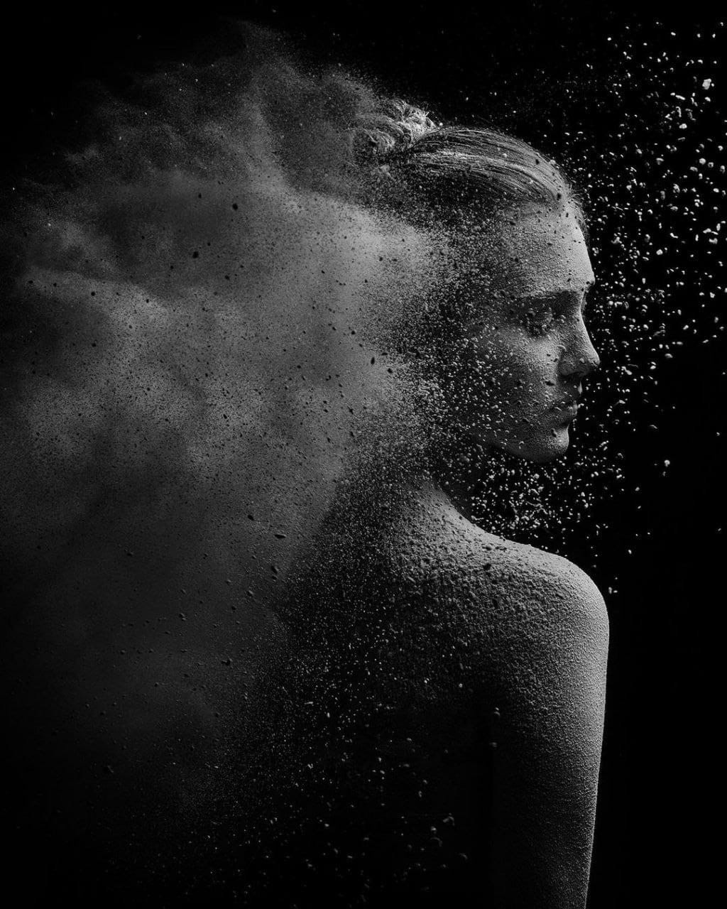 Фотосъемка смукой на циклораме, съемка с мукой, черная циклорама, черная зона, Белая циклорама спб