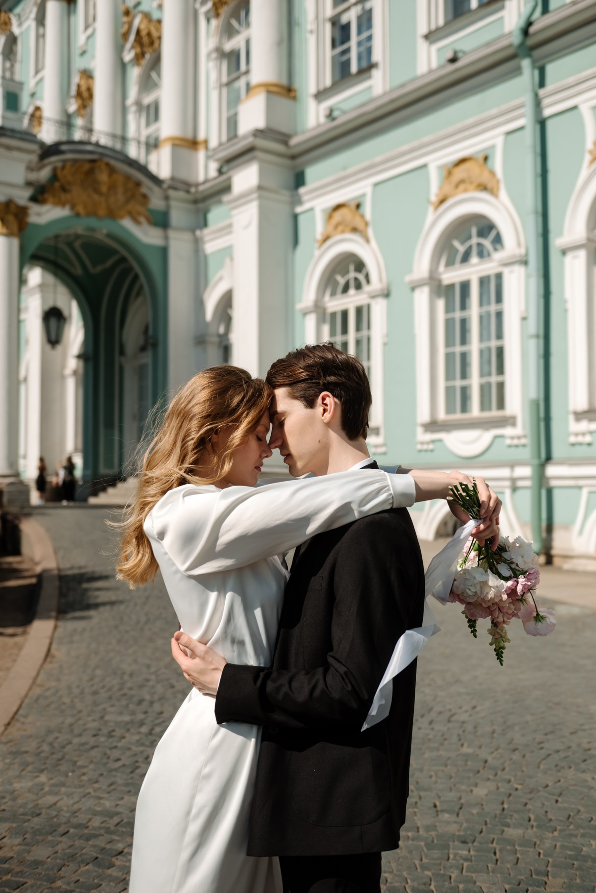 Прогулка у Эрмитажа. Свадебный и сеейный фотограф в Санкт-Петербурге Елена Худякова