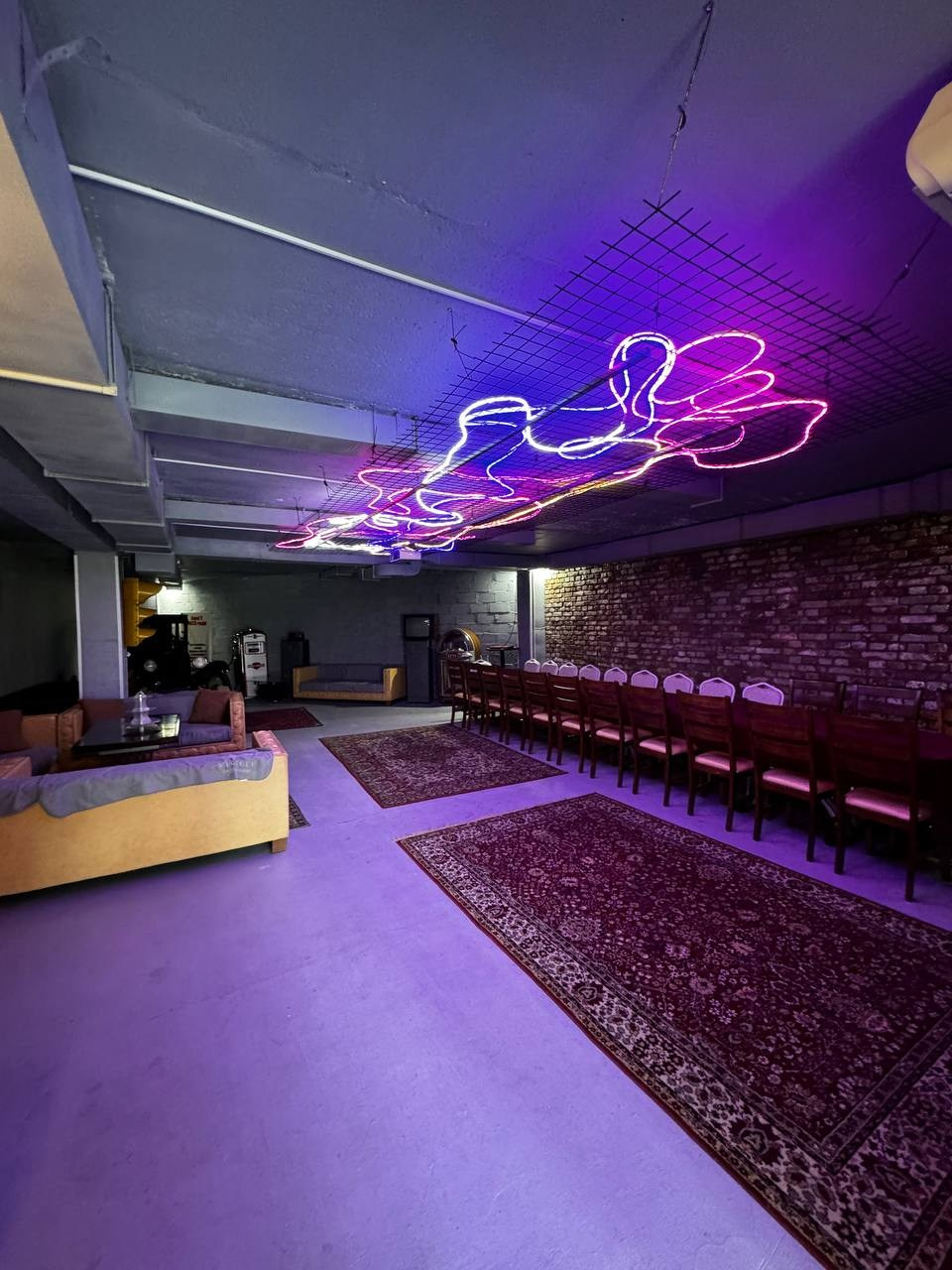 Garage Clubhouse. Сауна с джакузи, водопадом, большим и теплым бассейном, хаммамом в ClubHouse в