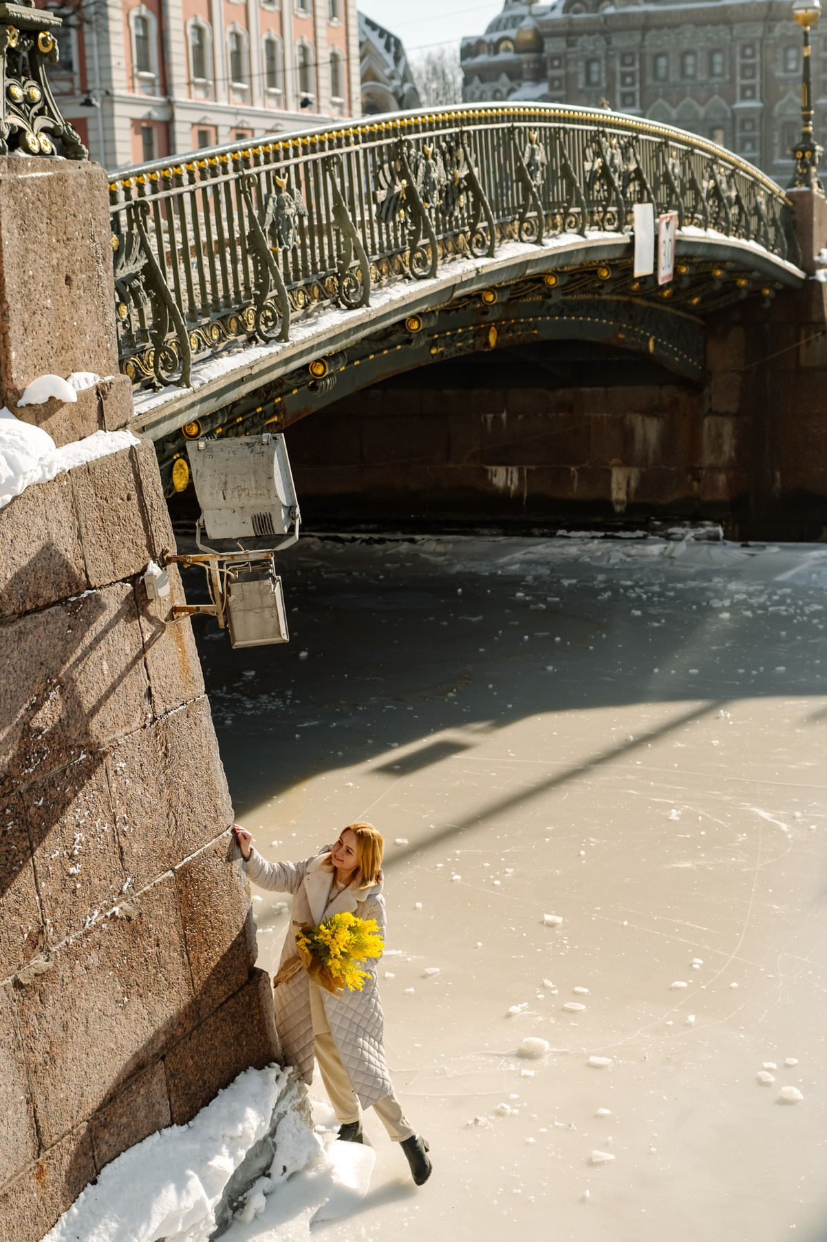 Прогулка с цветами по улицам и каналам. Свадебный и семейный фотограф в Санкт-Петербурге Елена Худякова