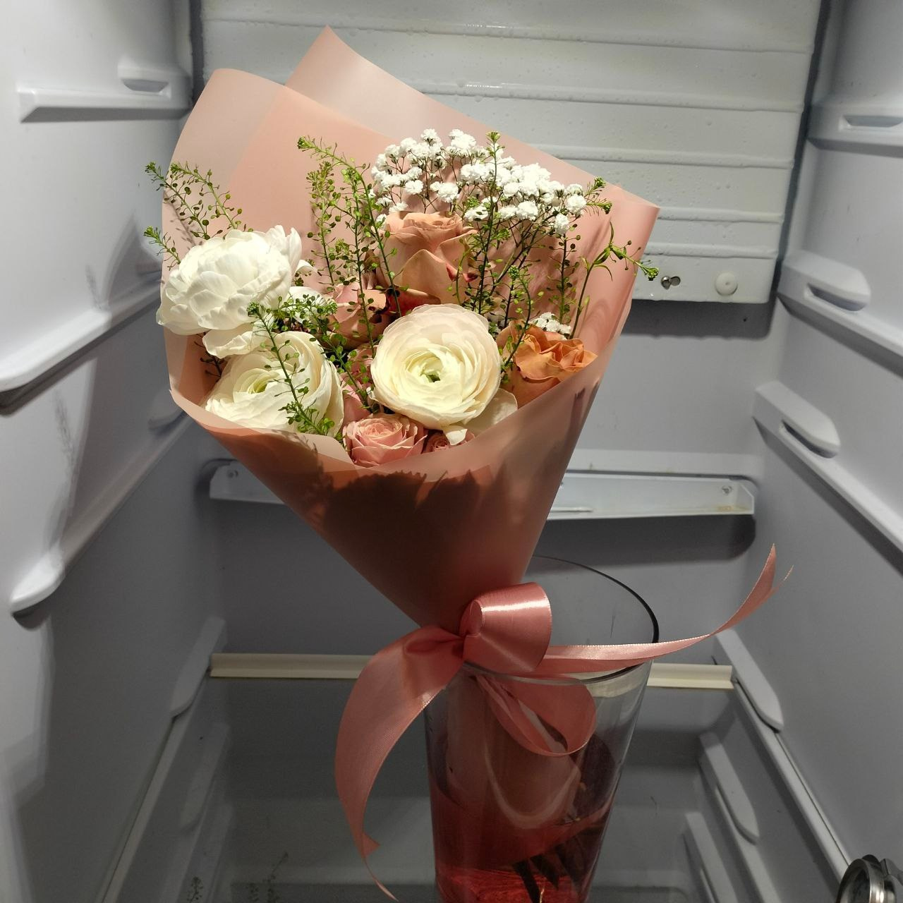 Зимние ранункулюсы в составном, подарочном букете