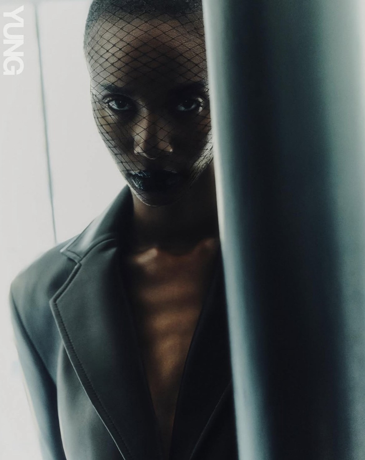 The YUNG magazine. Retoucher