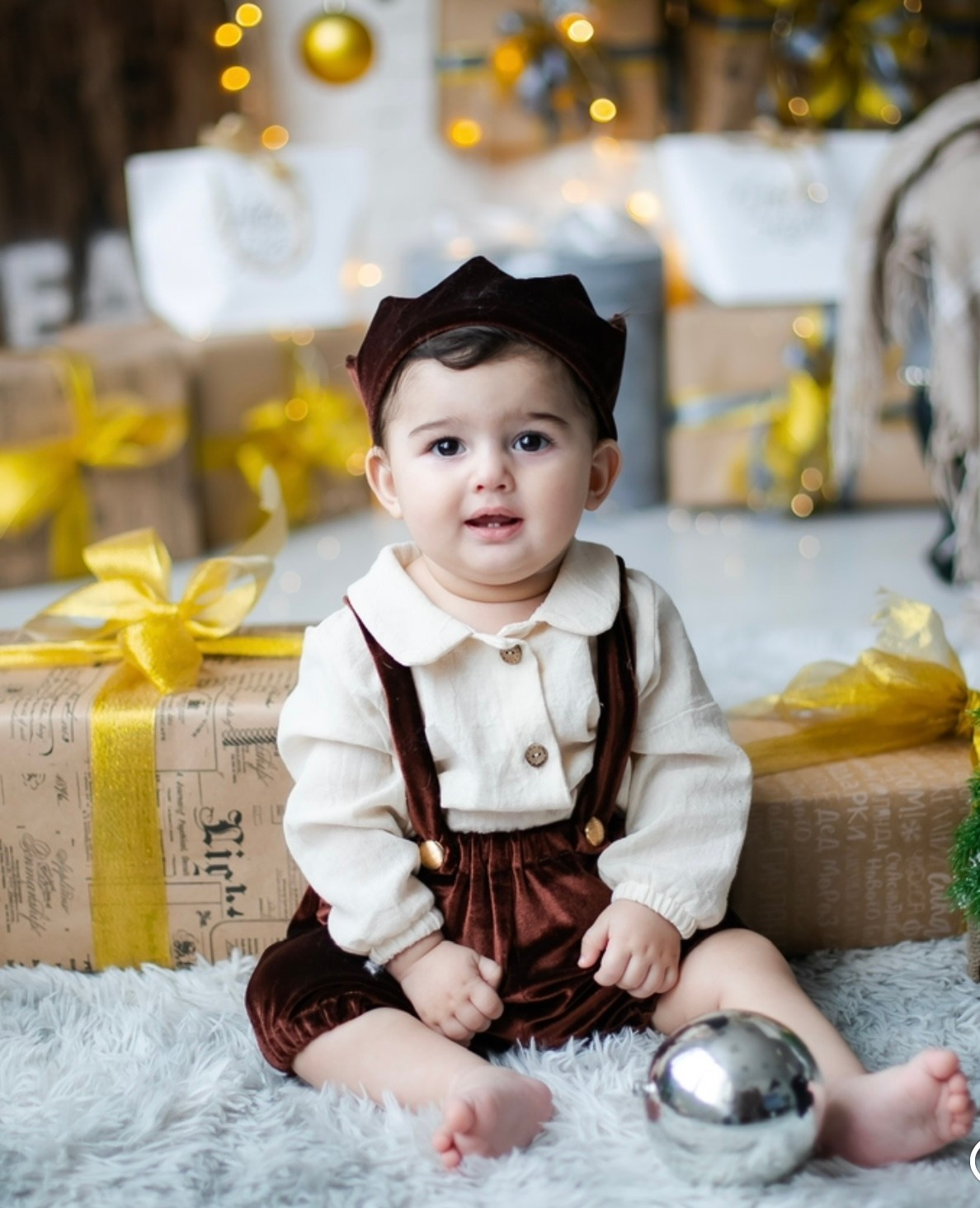 Костюм царя( рубашка, шорты подтяжками и корона) Размер 6-12 месяцев