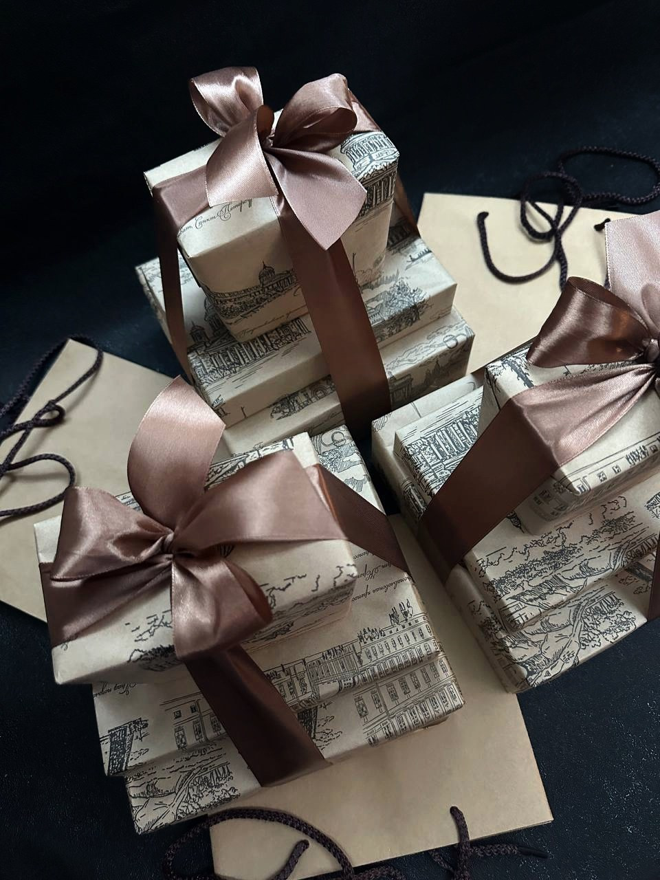 «Петербургскому учителю». Студия подарочных наборов «Владия»