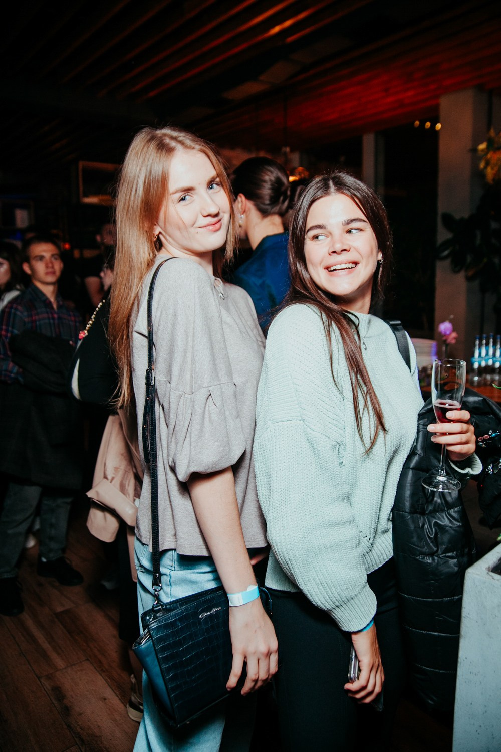 Презентация «Iphone 15». Свадебный и детский фотограф в Волгограде Слава Белов