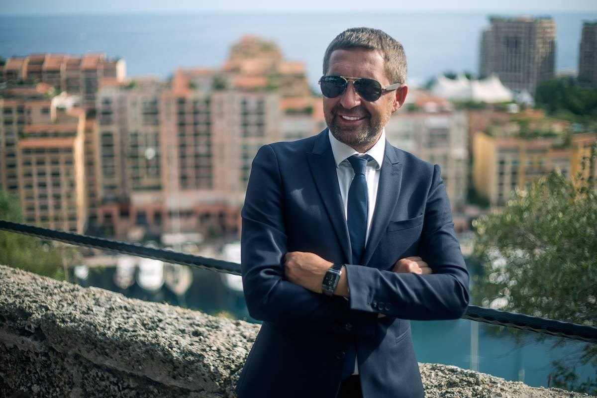 Ведущий Валерий Чигинцев