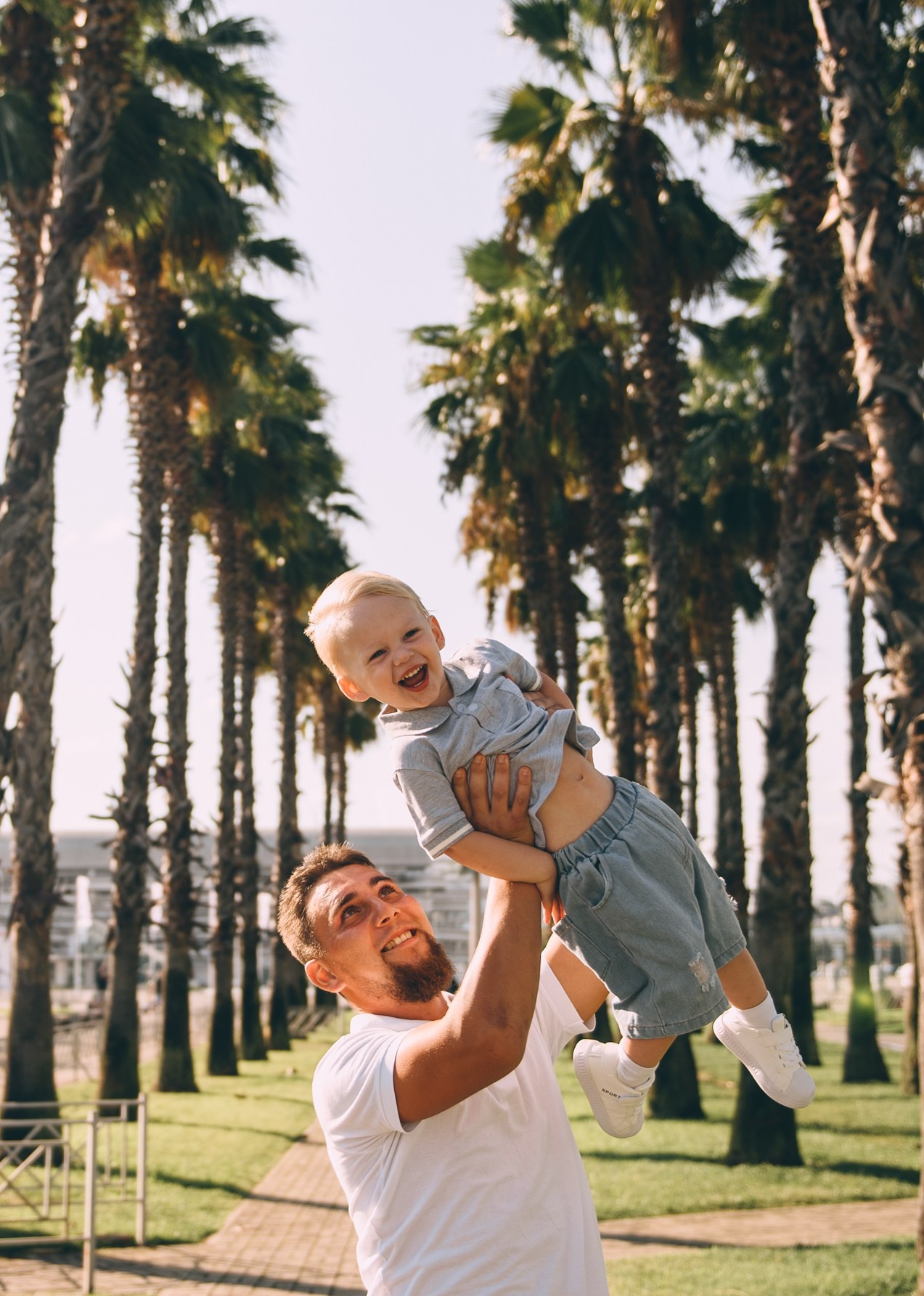 Близнецы-непоседы, пальмовая аллея. Свадебный и семейный фотограф София Невская