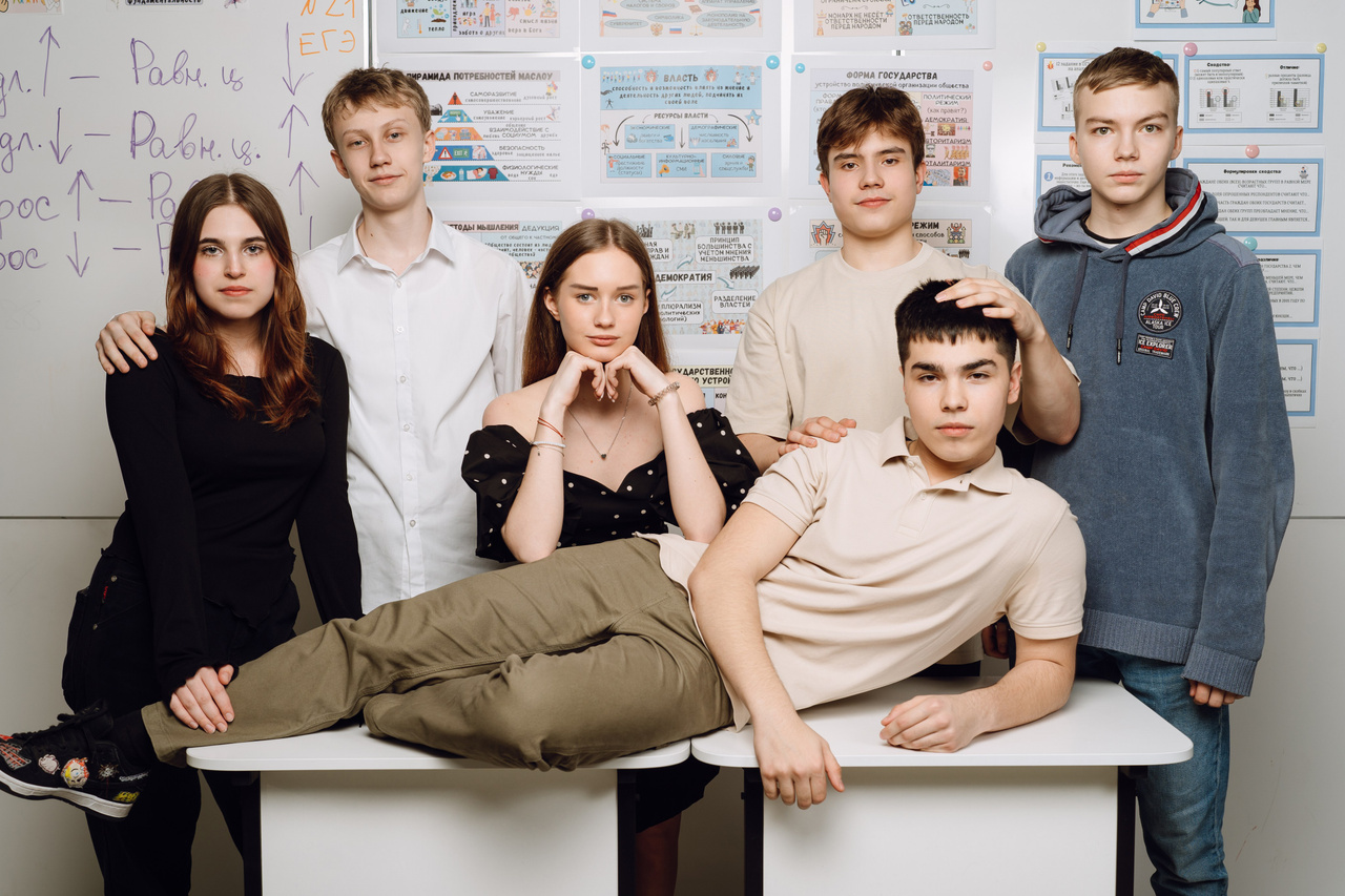 Выпускные альбомы для 9 и 11 классов. Стильные выпускные альбомы в ...