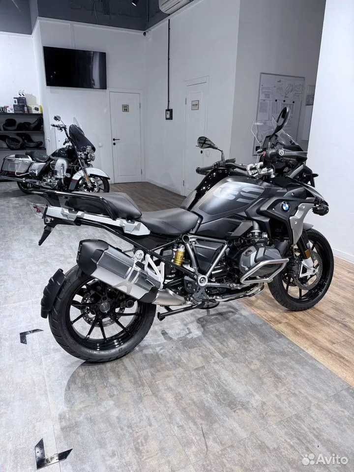 Купить 2022 BMW R1250GS (Triple Black) — подробнее на сайте. Hello Davidson, Москва. Только хорошие мотоциклы…