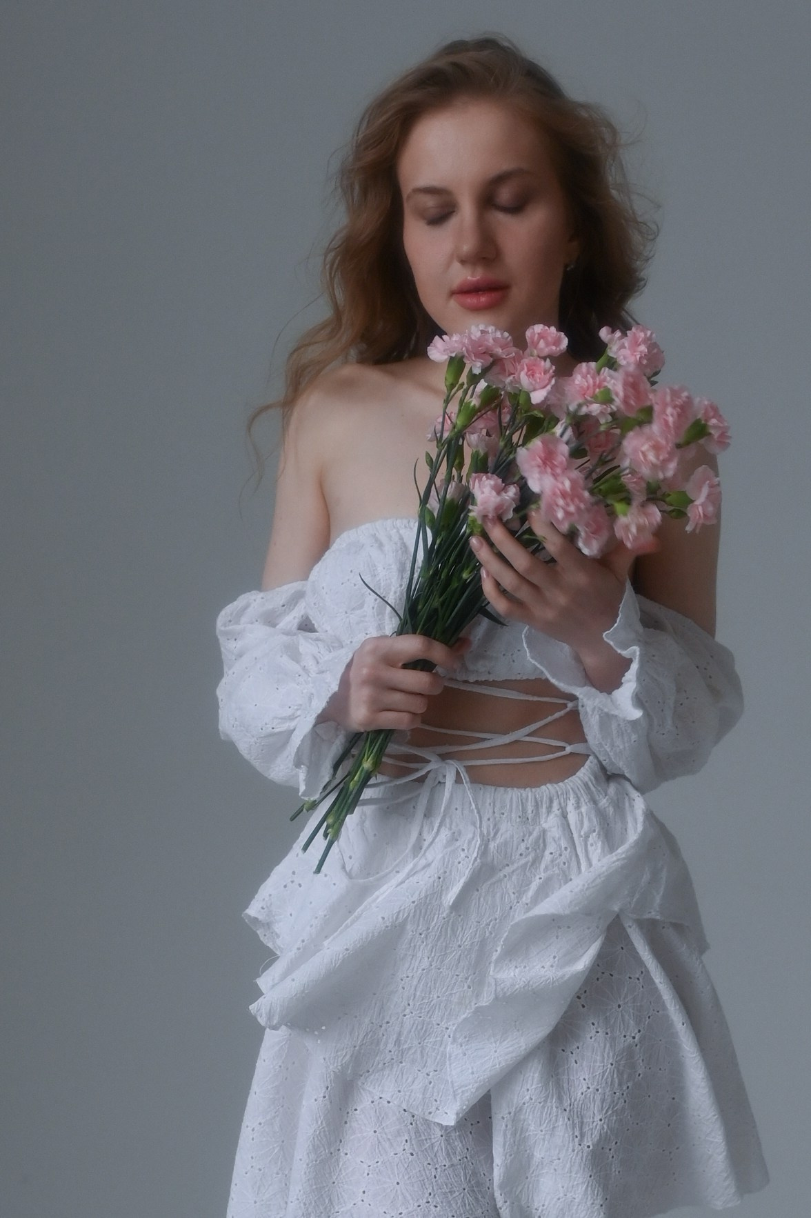 Женская фотосессия с цветами. Портретный фотограф в Москве Казьмина Олеся