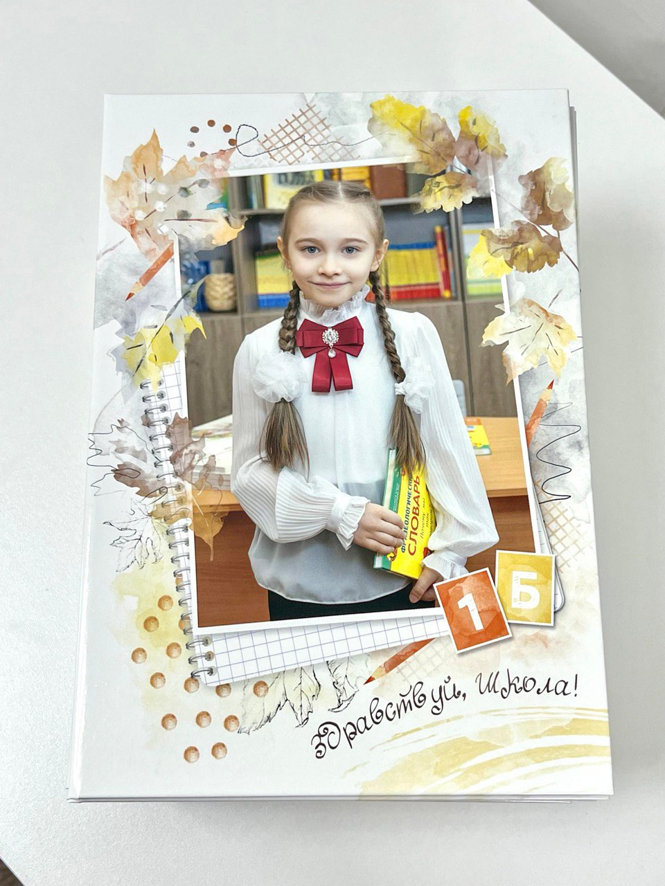 Выпускная фотография. Фотосъёмка на выпускные альбомы в школе и фотостудии. Фотограф в г. Нижневартовск Александра Гриценко
