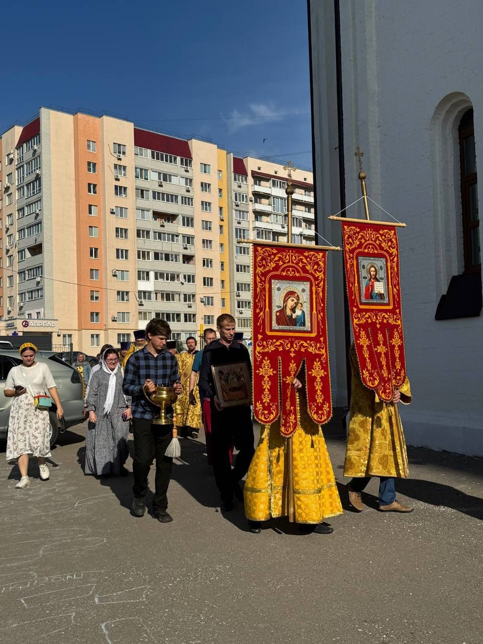 Богослужение в храме Нерукотворного образа Спасителя в Престольный праздник. Саратовское Северо-Западное благочиние