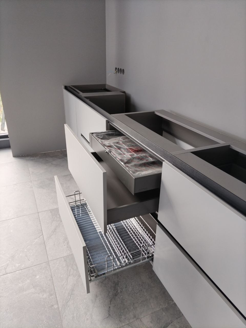 Фото с монтажа |Мебель на заказа: кухни, шкафы и т.д. в Томске. ГУДРУМ — Мебель на заказ в Томске | Кухни | Шкафы | Стулья и Столы