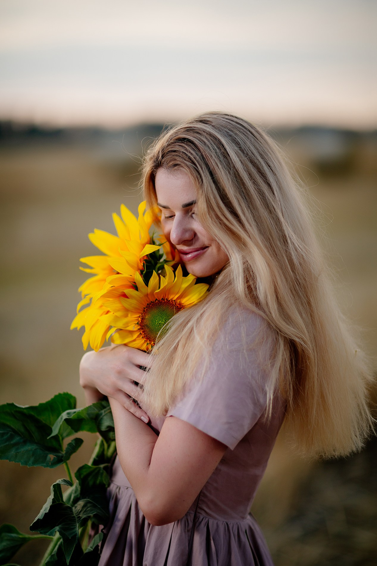 фотограф Рязань, фотограф Москва, фотограф Мск, женский портрет, уличный портрет, личная фотосессия, красивая девушка, подсолнух