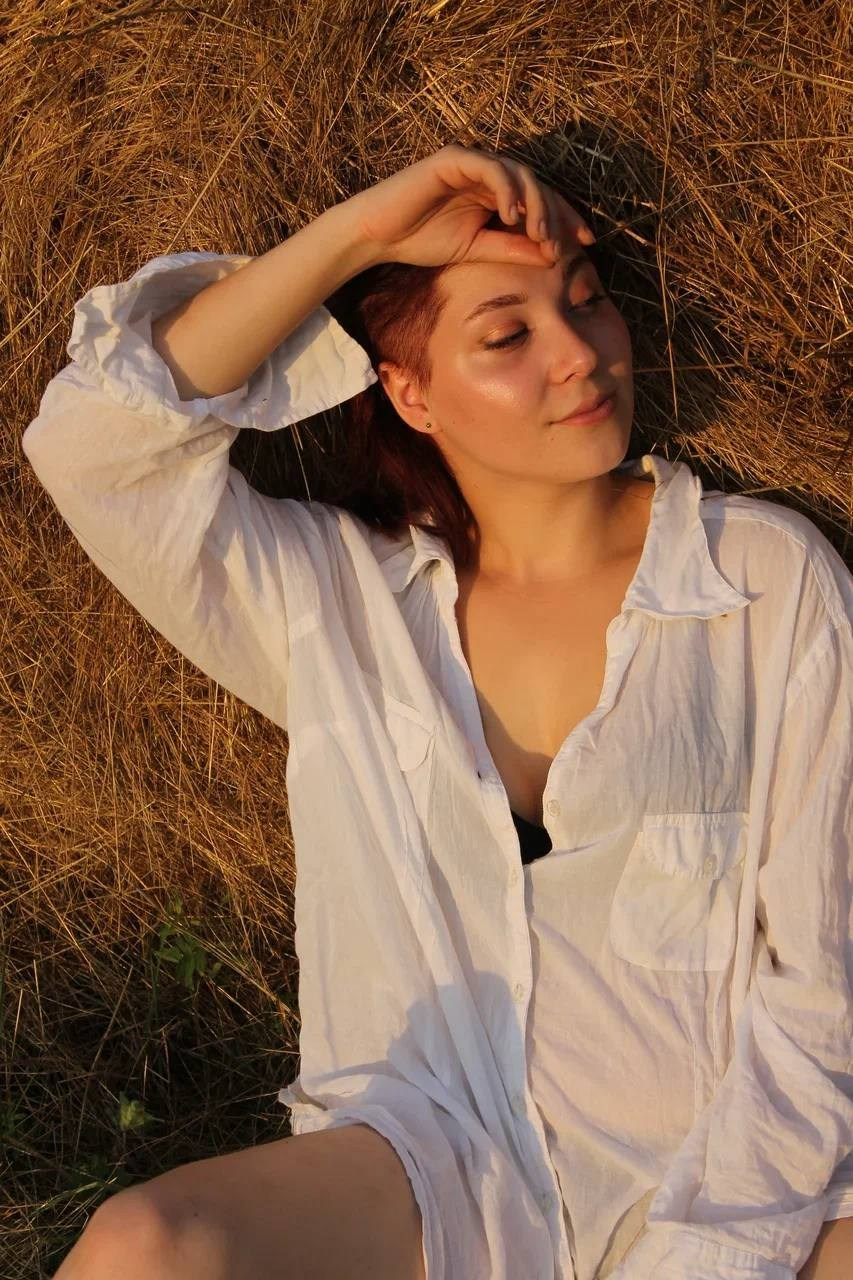 «Девушка и сено». Anastasiabraga.sheisart