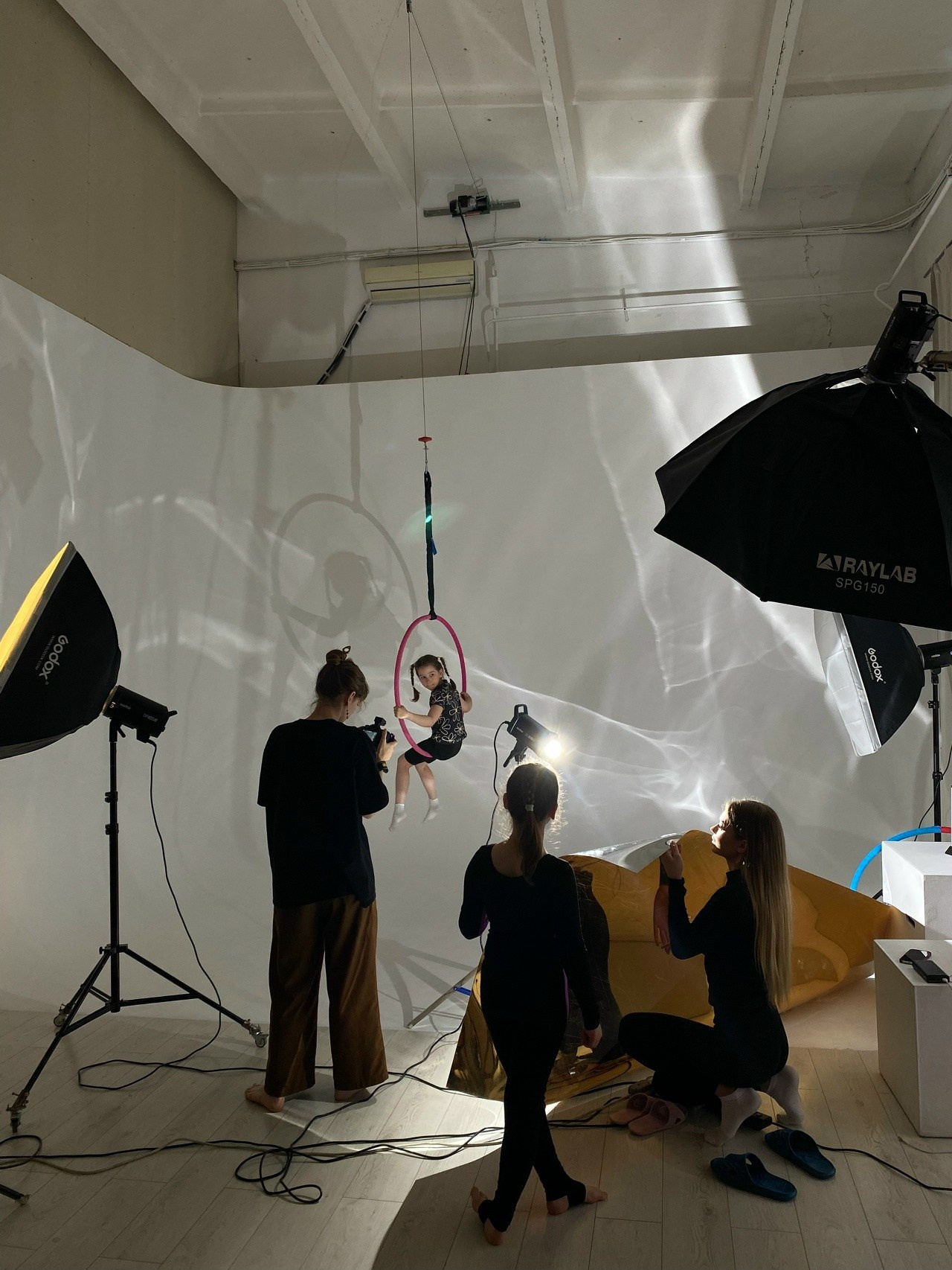 Зал White в фотостудии Точка. Профессиональная фотостудия в Санкт-Петербурге «Точка»