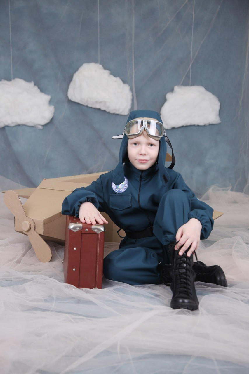 Общее фото в детском саду с выездным реквизитом в Тюмени. Выпускные альбомы в Тюмени для школ, садов, вузов спортивных секций