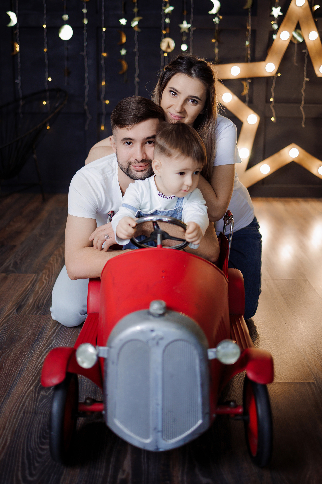 Семейная фотосессия в новогодней студии. Фотограф Тимур Биктимеров: портреты, репортажи, фотокниги