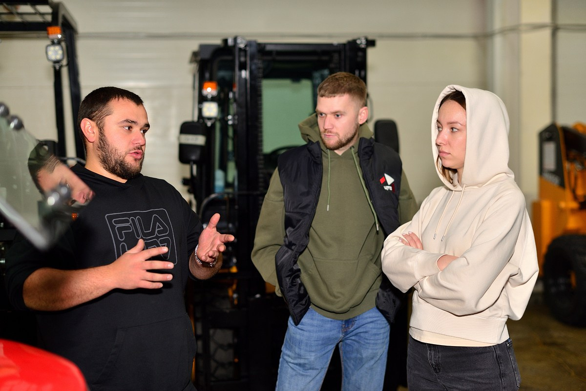 Центр технического обслуживания. Фотограф Сергей Сергеев