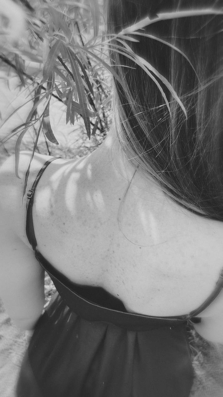 Диана: Рассвет. Я сижу на берегу моря рядом со своим домом. И встречаю солнце…. OlessiaKh