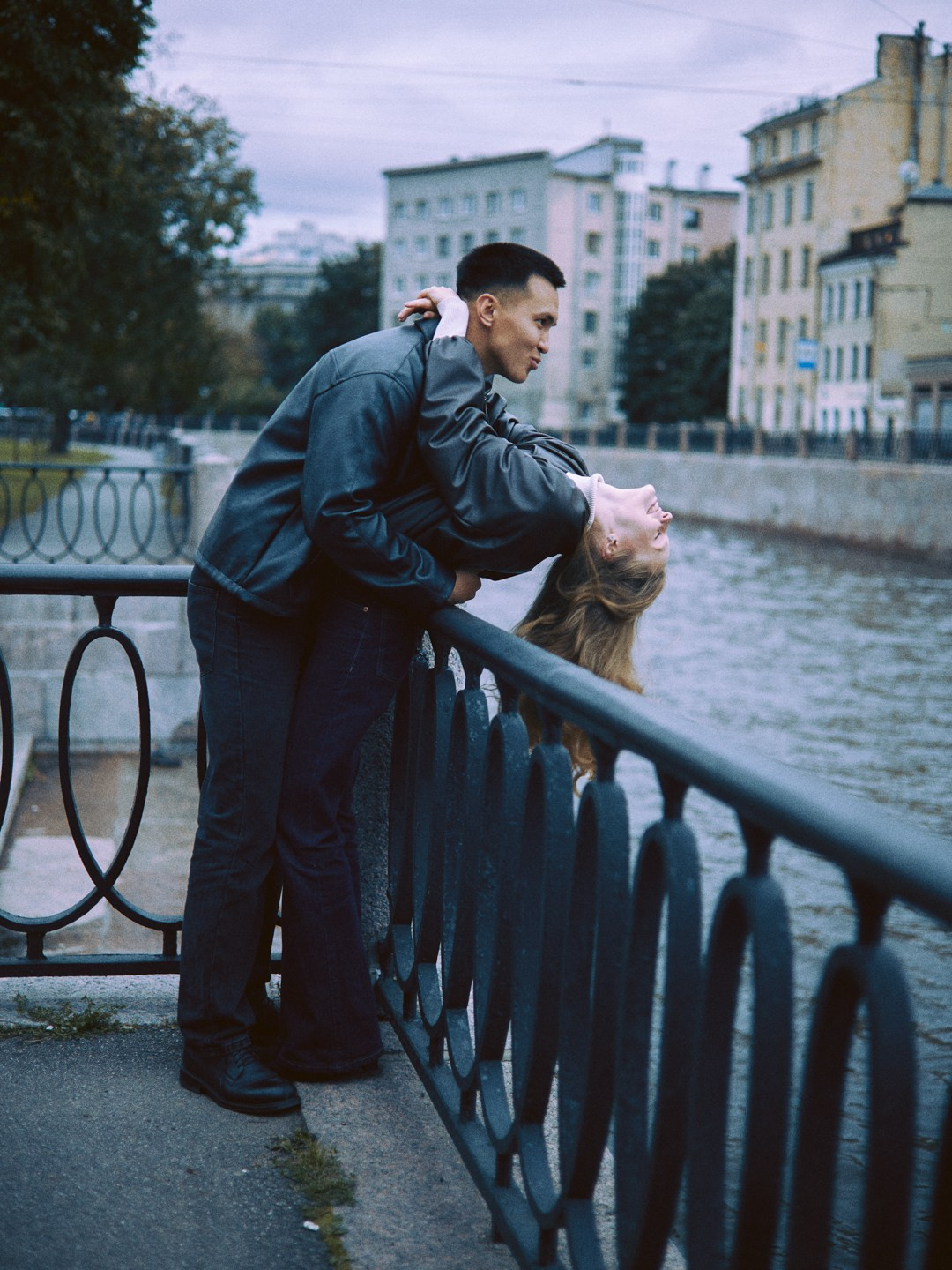 Любовь в Петербурге. Юлия Астра: Фотограф в Санкт-Петербурге. Снимаю женские портреты, уличные съёмки в Петербурге и людей с их собаками