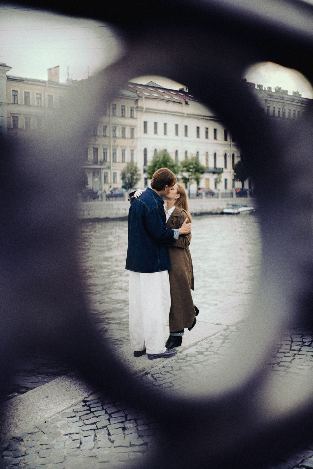 Лавстори в Петербурге. Юлия Астра: Фотограф в Санкт-Петербурге. Снимаю женские портреты, уличные съёмки в Петербурге и людей с их собаками
