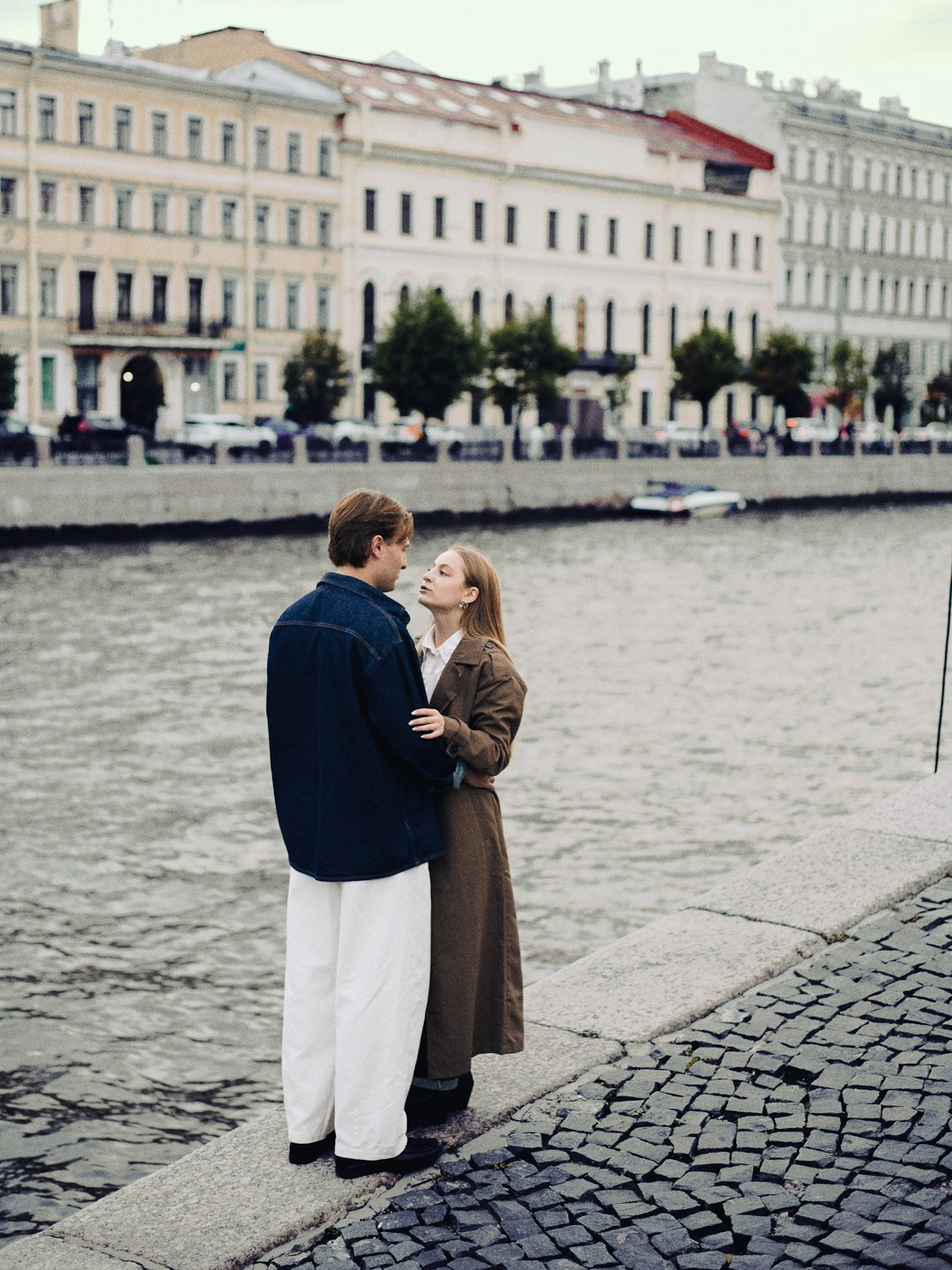 Лавстори в Петербурге. Юлия Астра: Фотограф в Санкт-Петербурге. Снимаю женские портреты, уличные съёмки в Петербурге и людей с их собаками