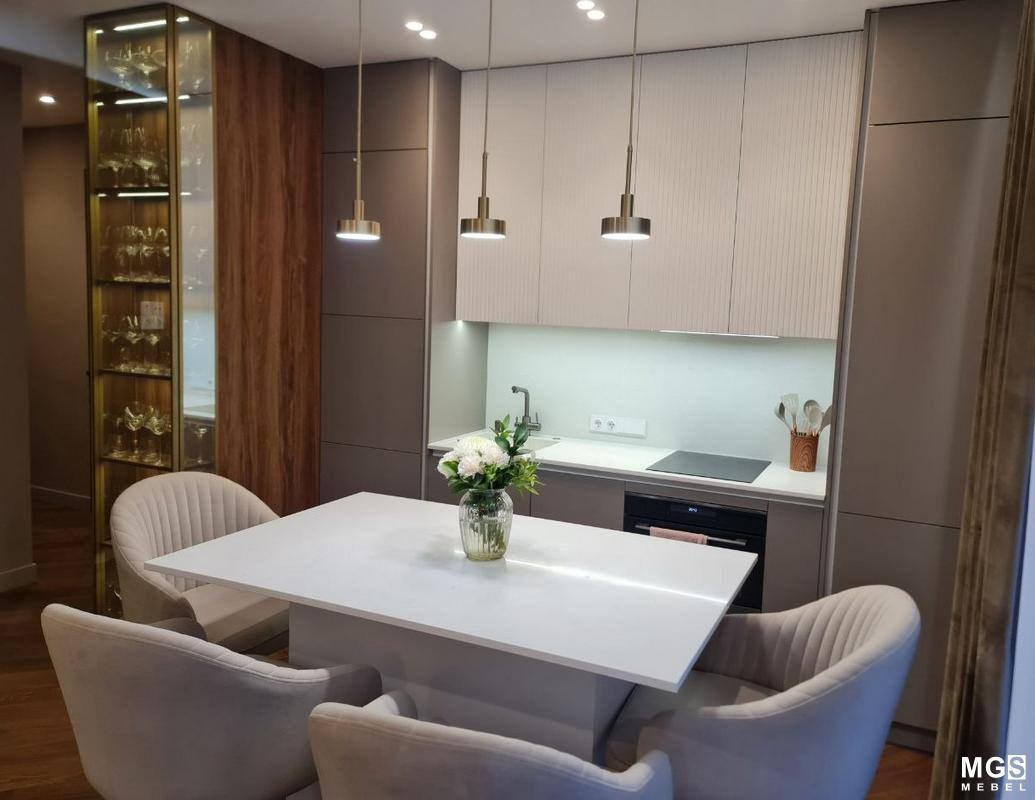 Кухонный гардероб для квартиры-студии.