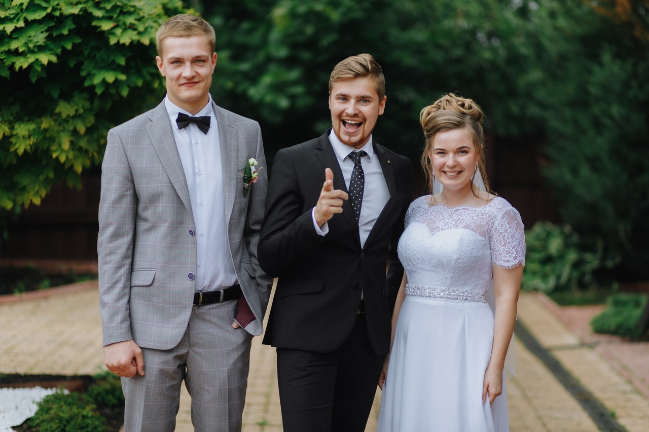 Фото с молодоженами. Илья Сергеев - Ведущий мероприятий Тверь, Москва, Россия