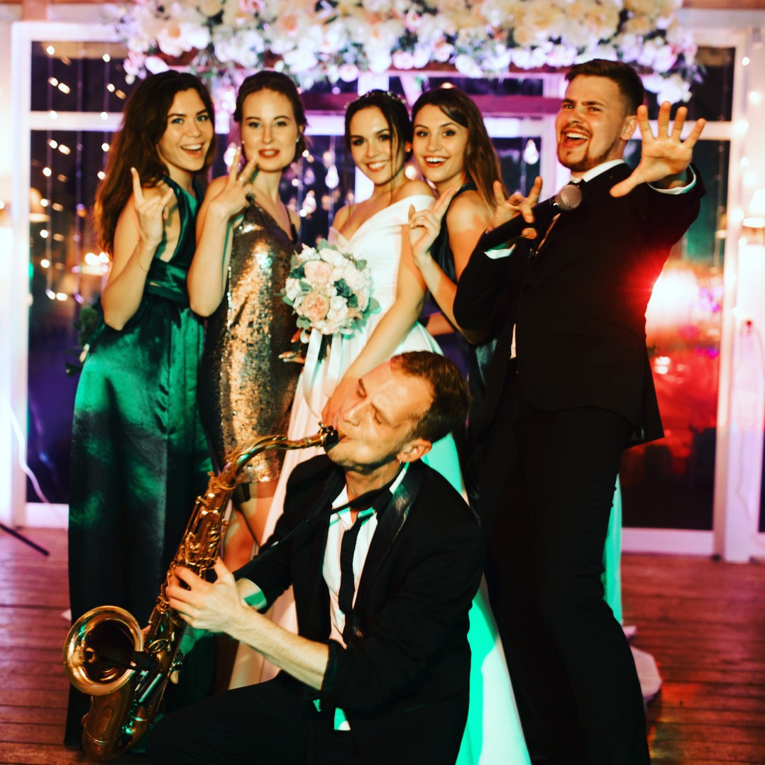 Фото с молодоженами. Илья Сергеев - Ведущий мероприятий Тверь, Москва, Россия