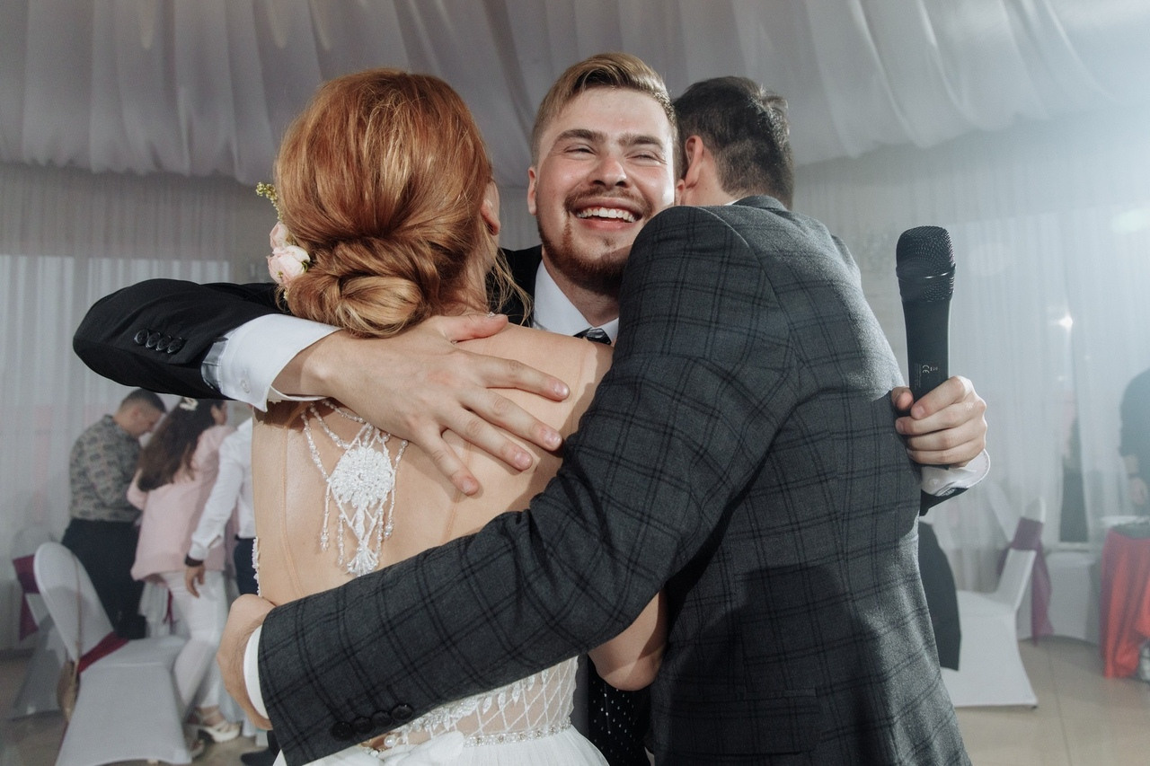 Фото с молодоженами. Илья Сергеев - Ведущий мероприятий Тверь, Москва, Россия