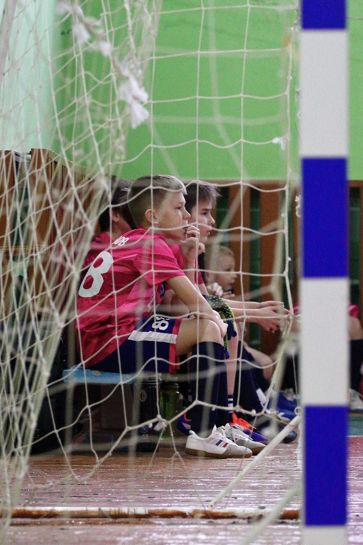 Футболисты на скамейке запасных