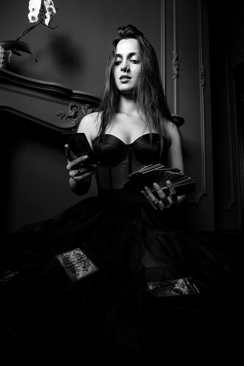 Таролог. Эротико-драматический фотограф Маруся Скоробогатова