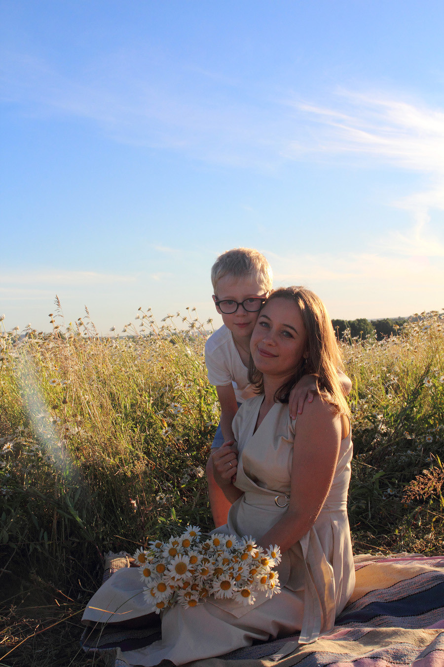 В ромашковом поле). Фотограф Ирина Колесникова