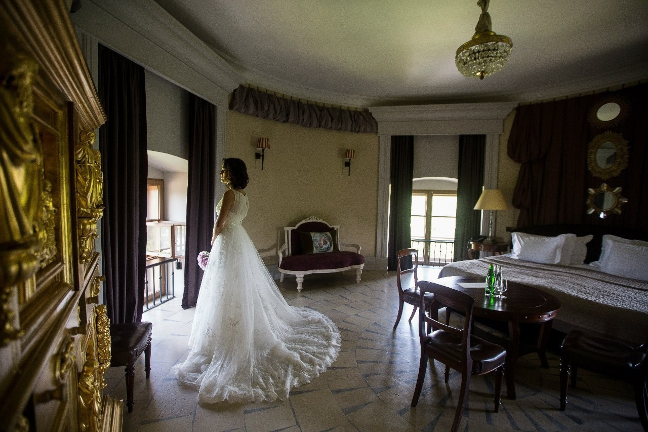 Свадебные съемки. Женский фотограф в Санк-Петербурге и Москве — фотосессия девушки в студии, портрет, фотосъемка