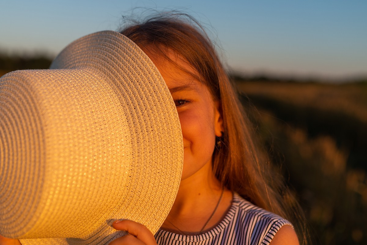 Поле, закат и наши улыбки. Фотограф Мария Ковкова