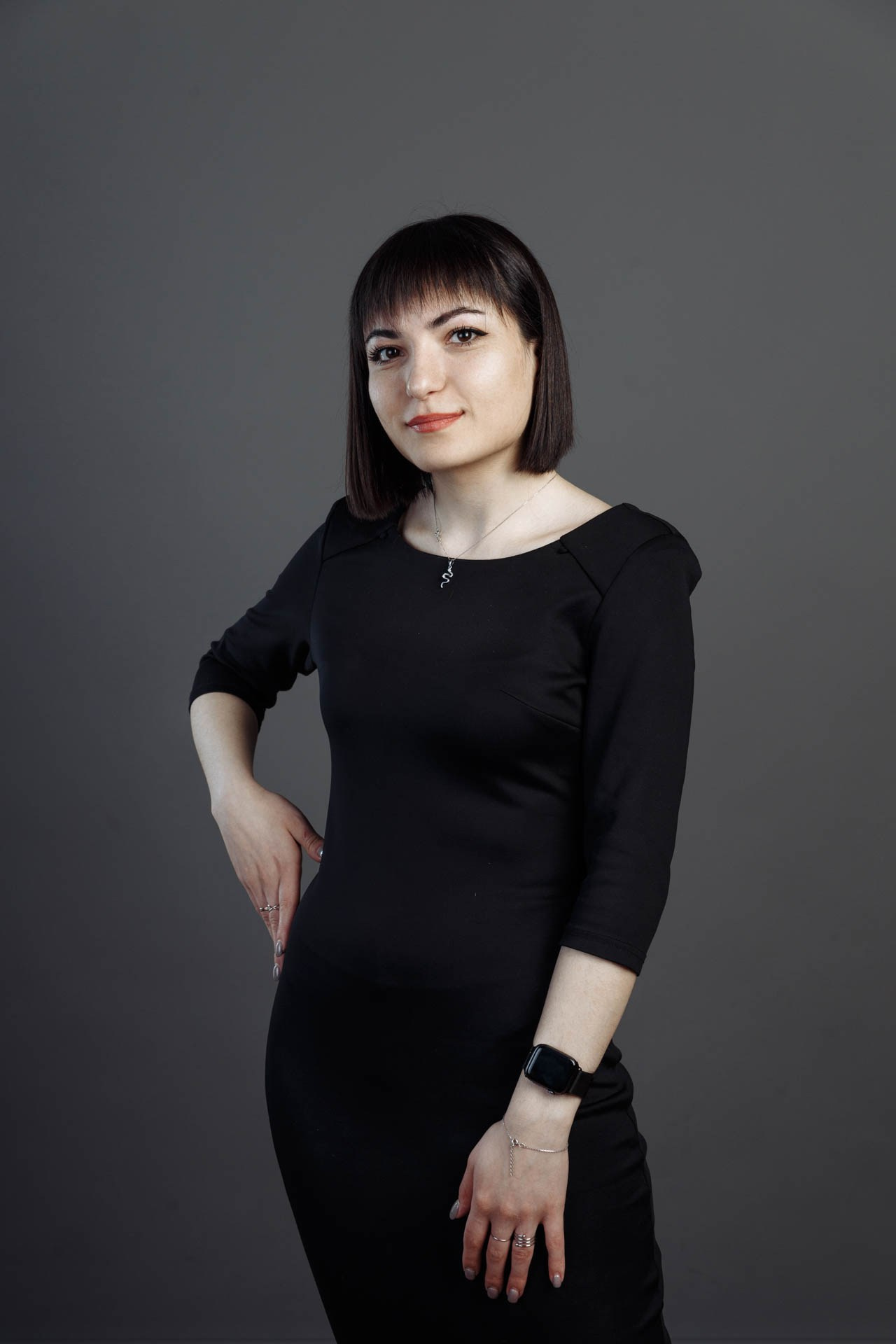 Бизнес-портреты сотрудников для сайта страховой компании InsFamily. Событийный фотограф Максим Бескоровайновнов