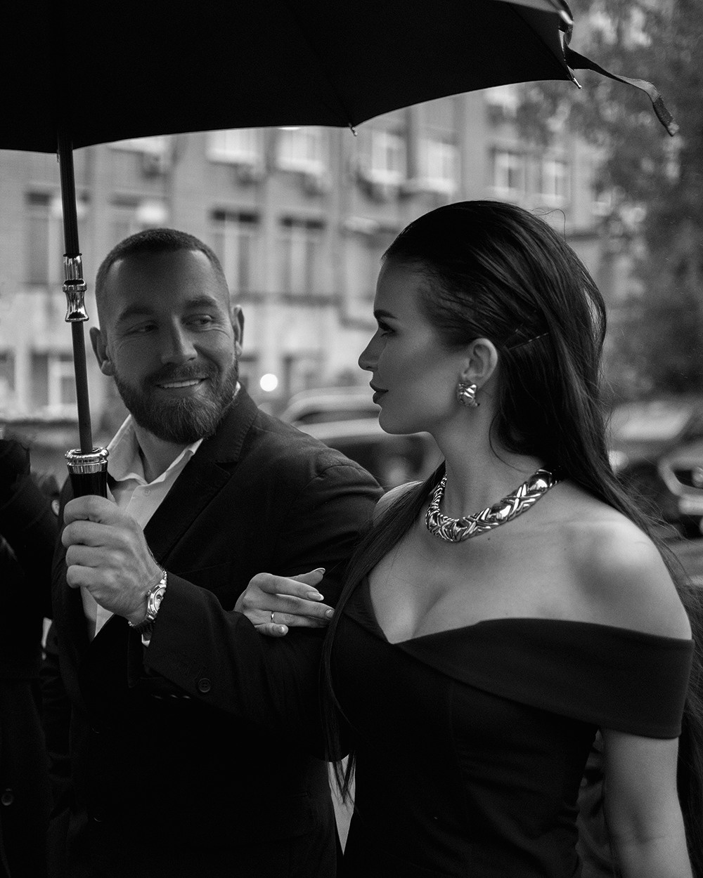 Фотосессия блогеров в дождь. Надин и Никита Серовски. Love Story съемка. Съемка в стиле папарацци. Портретная и репортажная фотосъемка