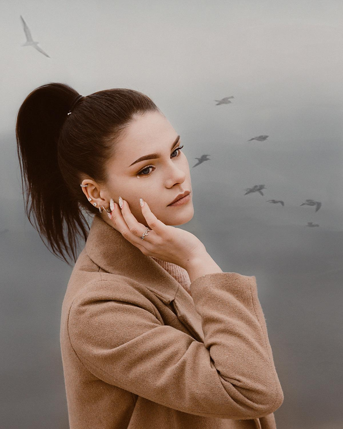 Девушка у озера с чайками. Портретная фотосъемка